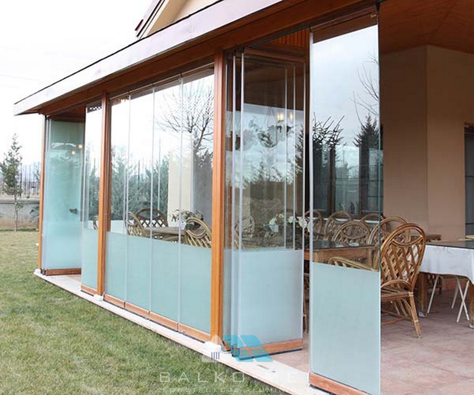 Rėmų sistemos be rėmų balkonai statybos gamintojas Lenkija