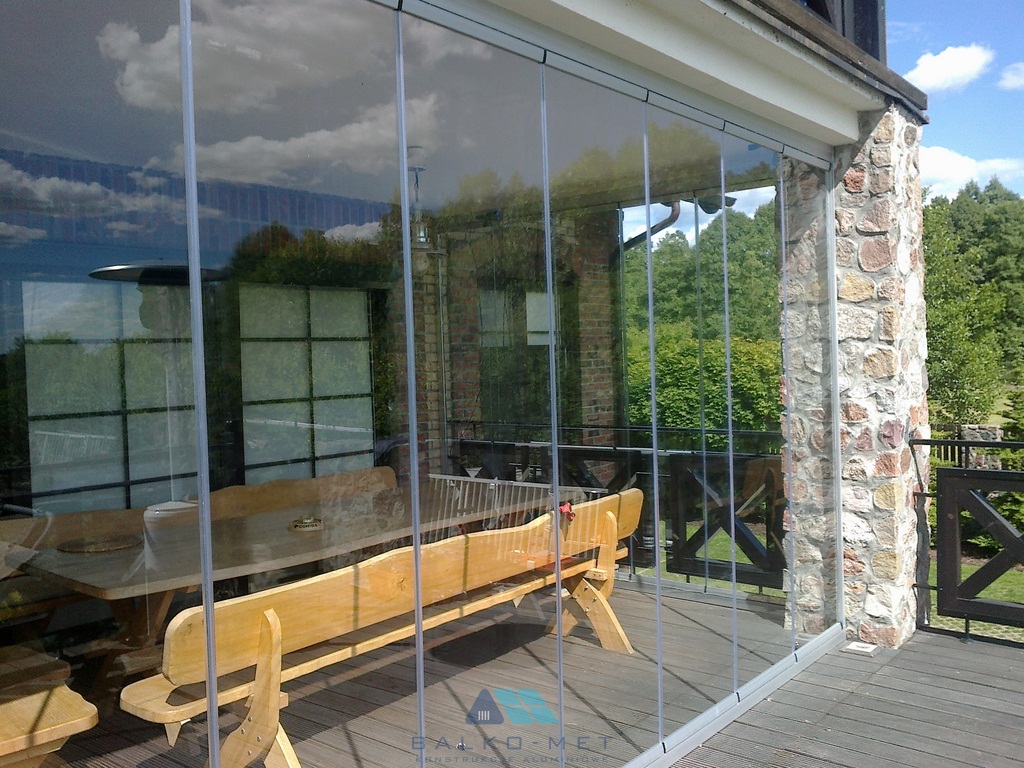 Rėmų sistemos be rėmų balkonai statybos gamintojas Lenkija