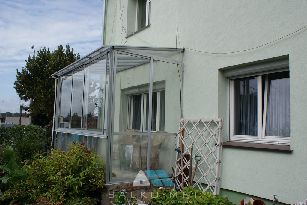 Rėmų sistemos be rėmų balkonai statybos gamintojas Lenkija
