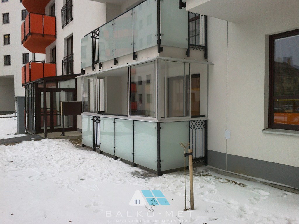 Rėmų sistemos be rėmų balkonai statybos gamintojas Lenkija