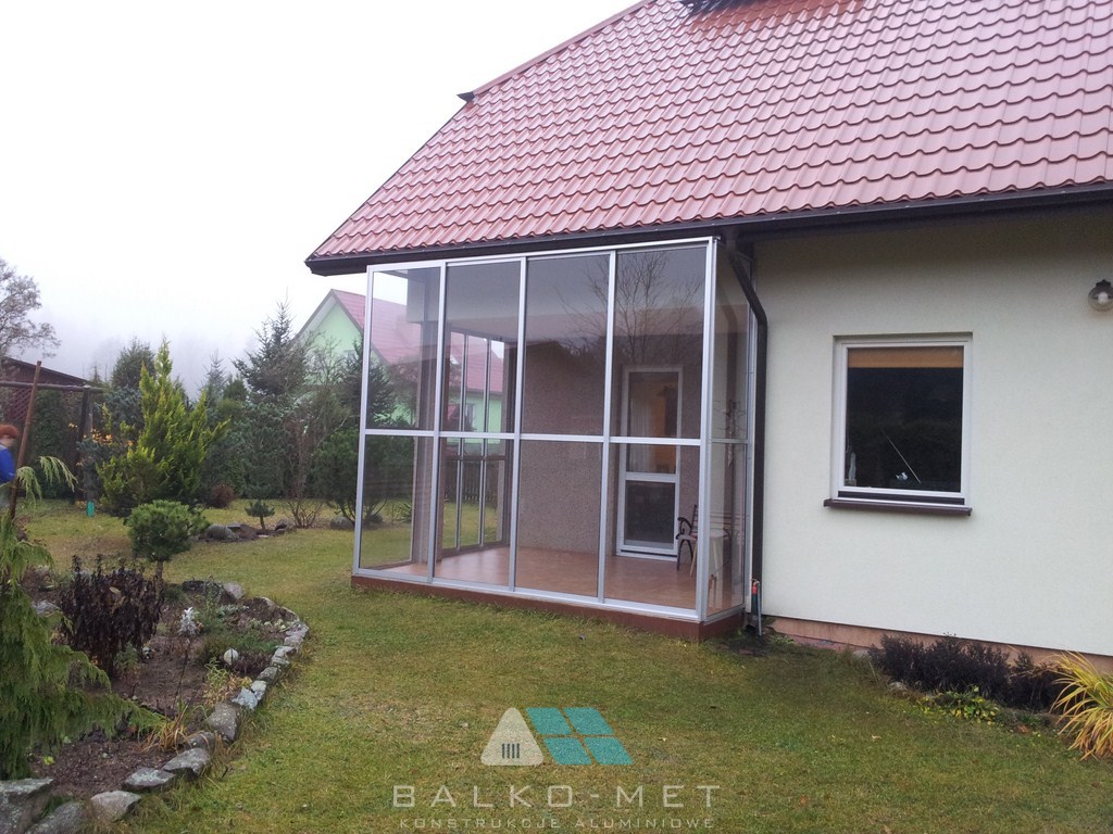 Rėmų sistemos be rėmų balkonai statybos gamintojas Lenkija