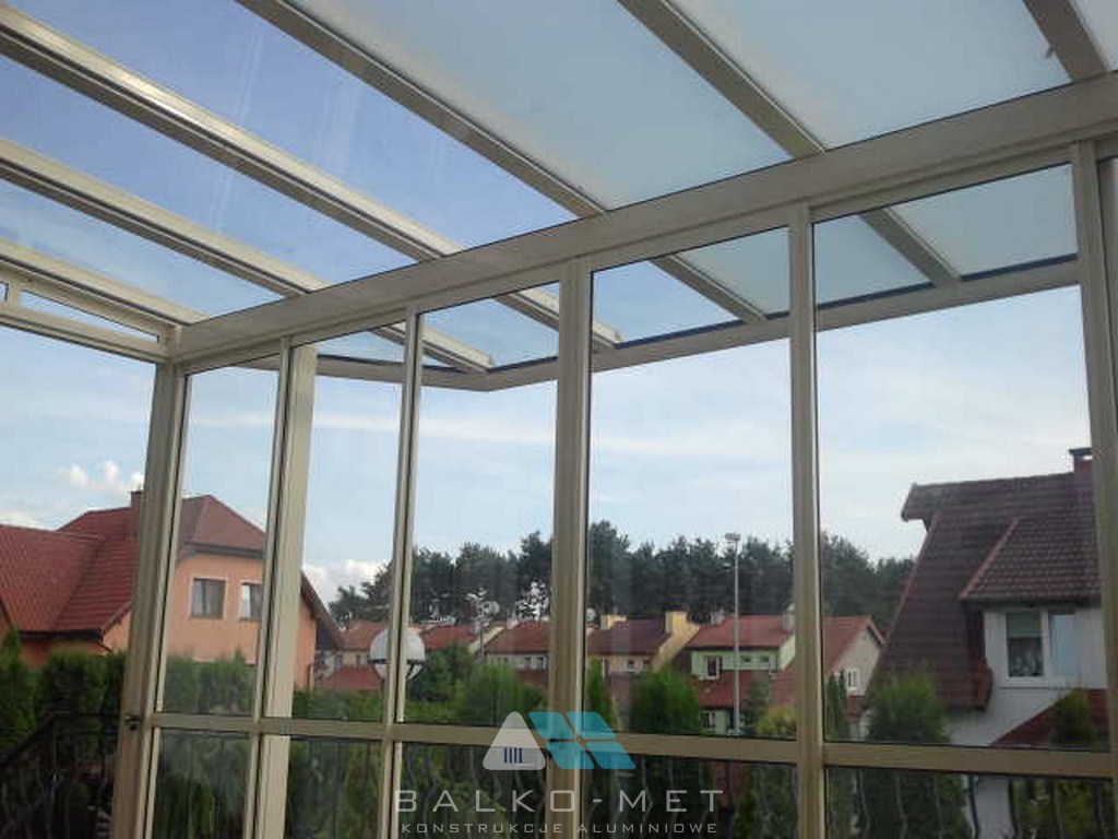 Rėmų sistemos be rėmų balkonai statybos gamintojas Lenkija